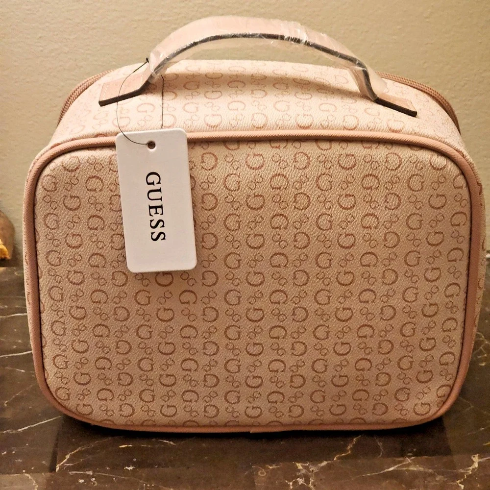 Guess Lightweight Kerry Travel Bag in Light Rose